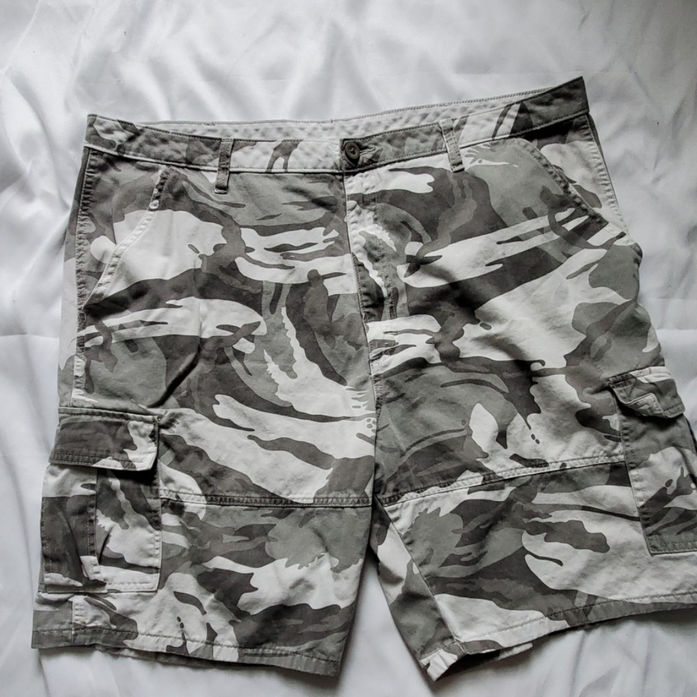 Gray and white camel the Wrangler shorts men's